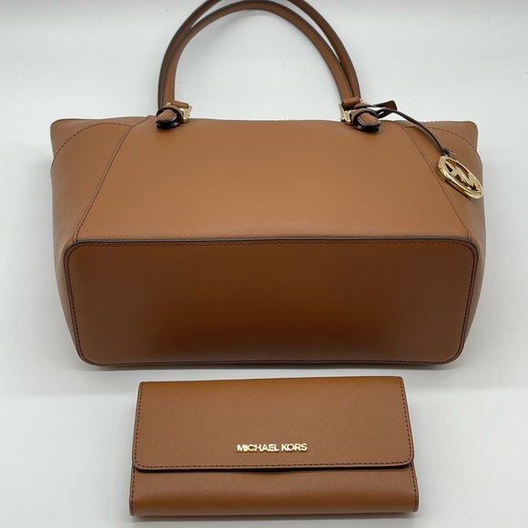 Michael Kors Large Charlotte Tote Bag & Trifold Wallet - Picture 5 of 13